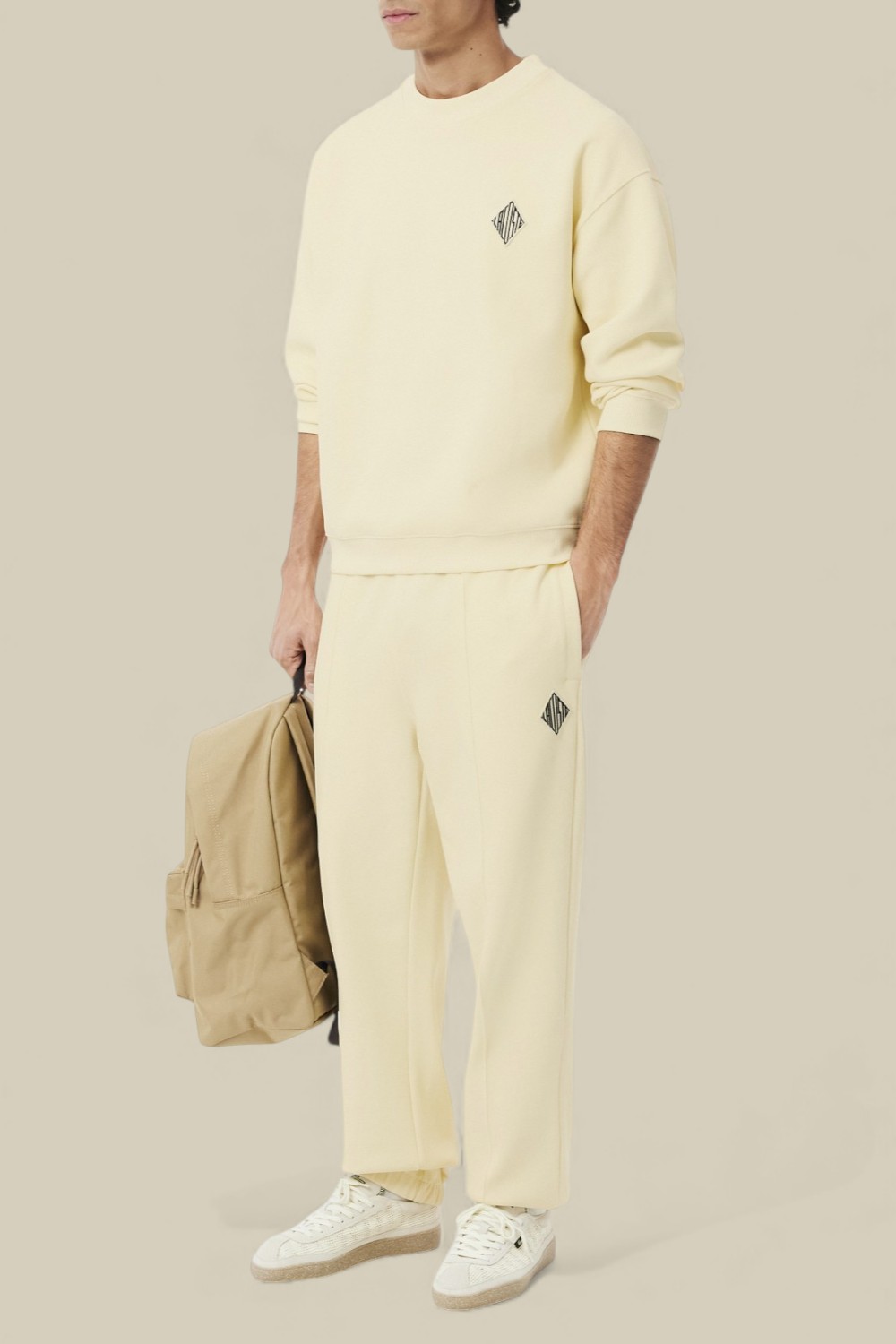 תמונת כל הלוק של מכנסי ג'וגר